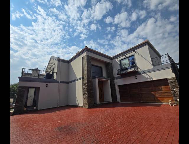 4 BEDROOM HOUSE FOR SALE IN GREENSTONE HILL